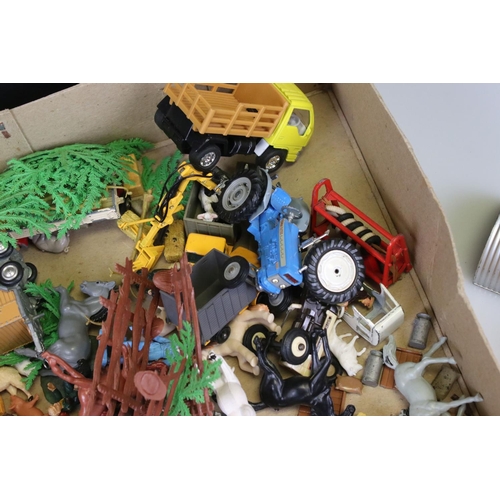 528 - Collection of diecast and plastic farming models & accessories to include Corgi, Britains and Matchb... 