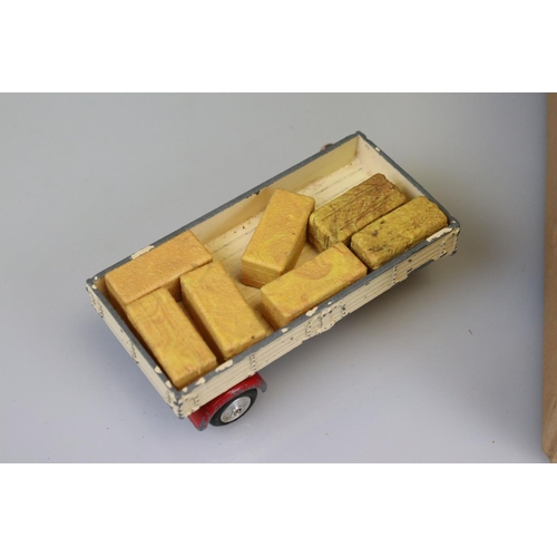 528 - Collection of diecast and plastic farming models & accessories to include Corgi, Britains and Matchb... 