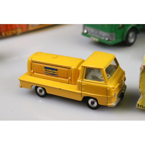 539 - Collection of boxed & unboxed circa 1960s-70s diecast models to include Dinky, Matchbox, Corgi etc f... 