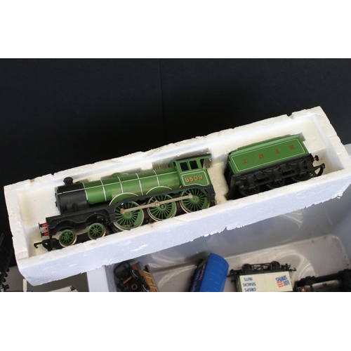 115 - Quantity of OO gauge model railway to include 6 x locomotives (Hornby 4-6-0 LNER 8509, Airfix BR Die... 