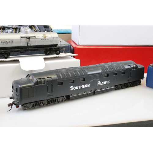 115a - Quantity of HO gauge model railway to include Lima Southern Pacific locomotive, 13 x items of rollin... 