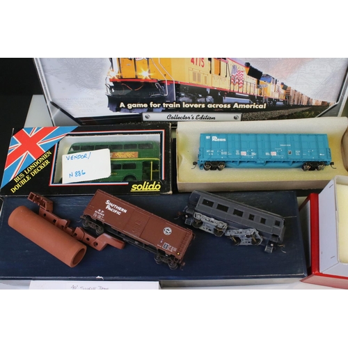 115a - Quantity of HO gauge model railway to include Lima Southern Pacific locomotive, 13 x items of rollin... 