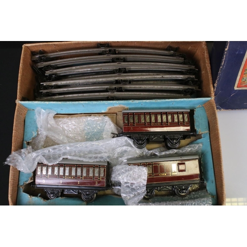 122 - Boxed Hornby O gauge No 101 Tank Passenger Train Set with LMS 0-4-0 Locomotive in maroon, 3 x coache... 