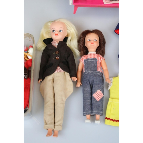 182 - Sindy - Collection of original Palitoy Sindy to include Sindy doll (marked Made in Hong Kong to neck... 