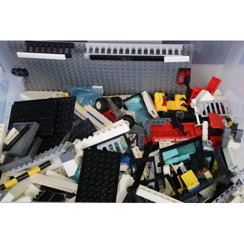 227 - Lego - Quantity of Lego City bricks and accessories