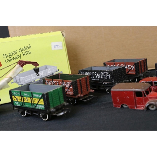 71 - Around 60 OO gauge items of rolling stock to include Hornby, Bachmann, Triang, Ratio etc, some paint... 