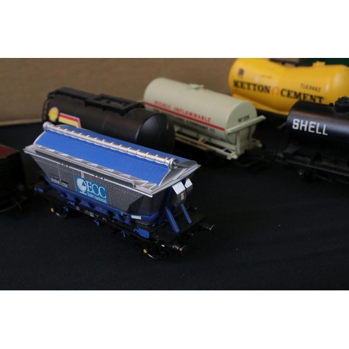 71 - Around 60 OO gauge items of rolling stock to include Hornby, Bachmann, Triang, Ratio etc, some paint... 