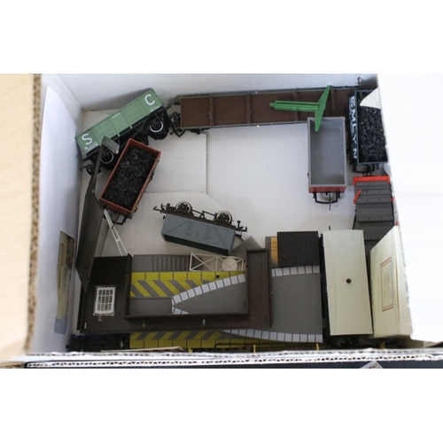 74 - Quantity of OO gauge model railway to include 2 x locomotives (Hornby Hensall Sand Co & Airfix GWR 0... 