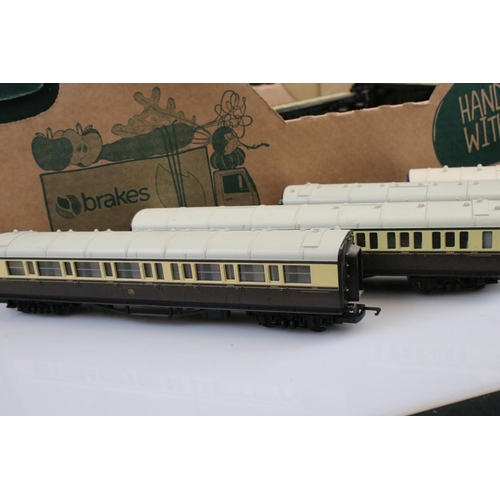 77 - 27 OO gauge items of rolling stock, all coaches, to include Hornby, Bachmann, Airfix etc, mainly in ... 