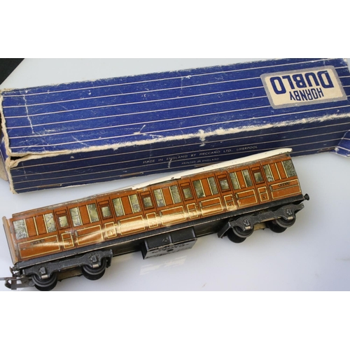 85 - Quantity of Hornby Dublo model railway to include 6 x boxed items of rolling stock, 12 x unboxed rol... 