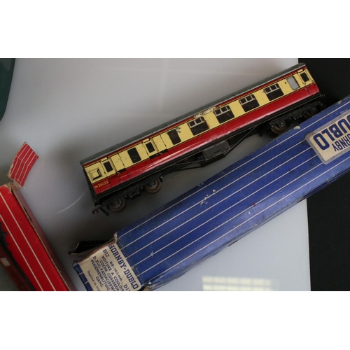 85 - Quantity of Hornby Dublo model railway to include 6 x boxed items of rolling stock, 12 x unboxed rol... 