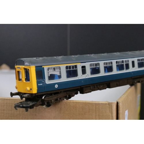 86 - 21 OO gauge coaches and carriages to include Hornby and Bachmann, various examples in gd condition