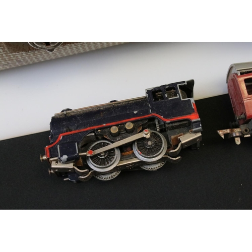 97a - Quantity of Triang OO gauge model railway to include 3 x locomotives, 6 x items of rolling stock, bo... 