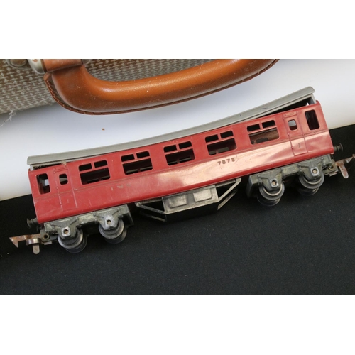 97a - Quantity of Triang OO gauge model railway to include 3 x locomotives, 6 x items of rolling stock, bo... 