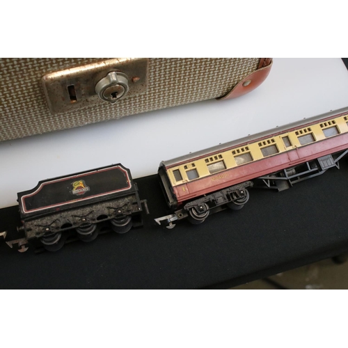 97a - Quantity of Triang OO gauge model railway to include 3 x locomotives, 6 x items of rolling stock, bo... 