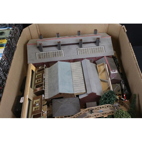 98 - Quantity of OO gauge model railway to include card trackside buildings, scenery, boxed & unboxed con... 