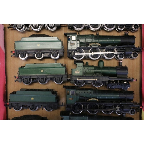 50 - Eight OO gauge locomotives to include Mainline Hinton Manor, Bachmann Dunley Manor etc