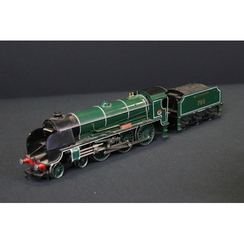 52 - Four OO gauge locomotives to include Hornby R154 Sir Dinadan, Hornby Dover etc