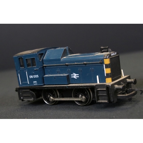 53 - 10 OO / HO gauge locomotives to include Hornby GWR 0-4-0, Fleischmann 0-6-0, Hornby LNER 0-6-0 8474 ... 