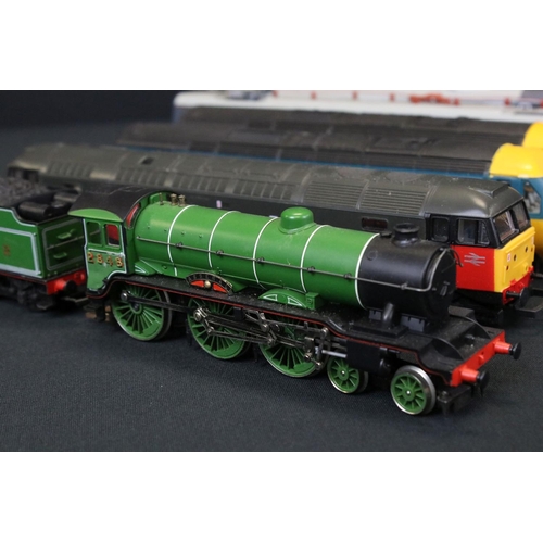 60 - Group of model railway to include Hornby OO gauge Arsenal locomotive, Hornby City og Derby car, Horn... 