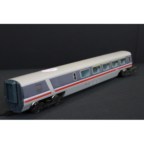 60 - Group of model railway to include Hornby OO gauge Arsenal locomotive, Hornby City og Derby car, Horn... 