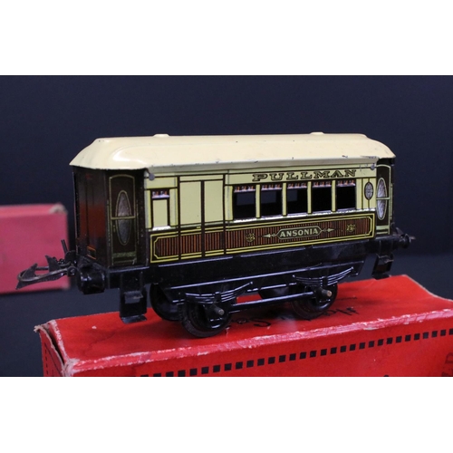 63 - Group of Hornby O gauge model railway to include 0-4-0 LMS 2270 locomotive with key, Fyffes Bananas ... 