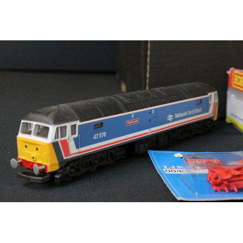 72 - Collection of OO gauge model railway to include boxed Hornby R070 Electrically Operated Turntable, b... 