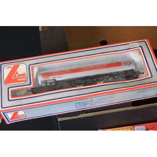 72 - Collection of OO gauge model railway to include boxed Hornby R070 Electrically Operated Turntable, b... 