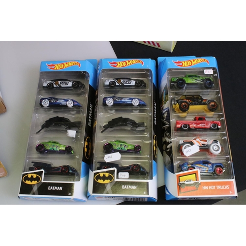 420 - Around 29 diecast models to include Hot Wheels (Monster Trucks, Hot Trucks & Batman), Corgi (Fairgro... 