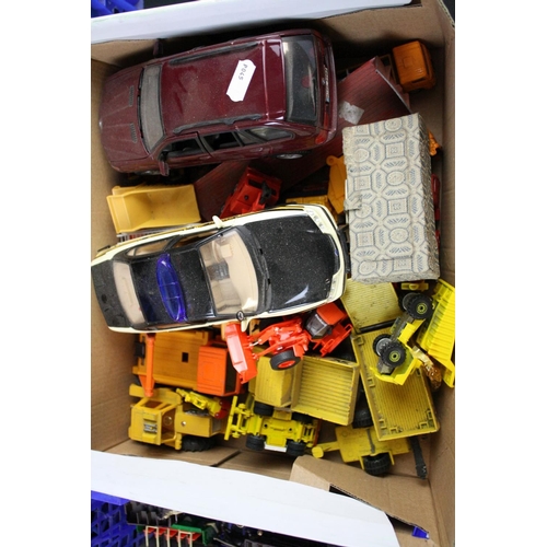 394 - Quantity of unboxed diecast models to include Matchbox, Lledo, Welly, Atlas and many others (8 boxes... 