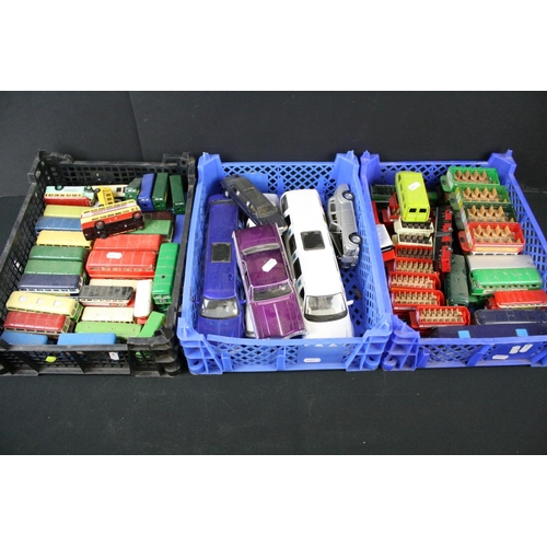 394 - Quantity of unboxed diecast models to include Matchbox, Lledo, Welly, Atlas and many others (8 boxes... 