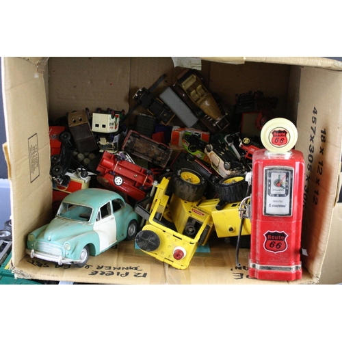 395 - Quantity of diecast and plastic models to include Matchbox, Emek, Corgi, Dinky and many others, vari... 