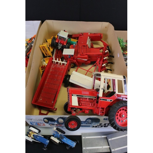 450 - Collection of approximately 25 Britains Diecast Mainly Farming Vehicles & Machinery along with a Col... 