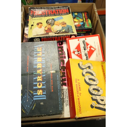 270 - Collection of boxed vintage games to include Subbuteo Top Scorer plus additional LW players, Junior ... 