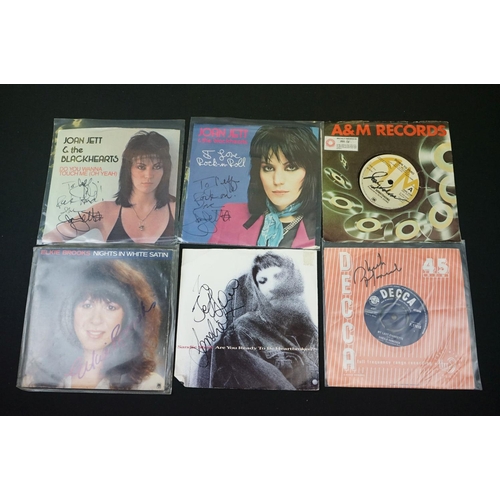 134 - Vinyl & Autographs - Approx 20 signed female artist 7