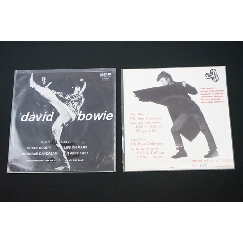 160 - Vinyl & Autographs - David Bowie - 5 private press fan singles + 2 copies signed by musician Herbie ... 