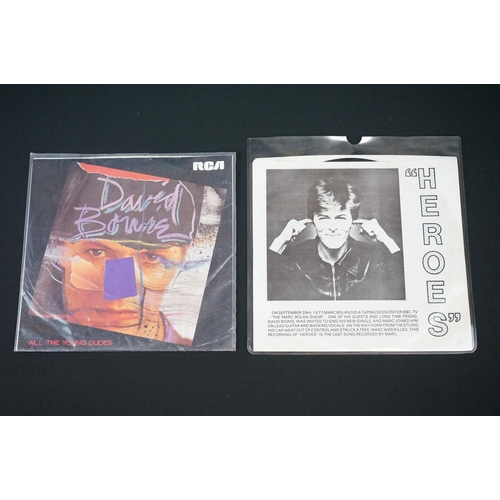 160 - Vinyl & Autographs - David Bowie - 5 private press fan singles + 2 copies signed by musician Herbie ... 