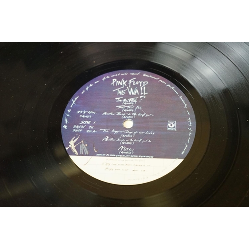 298 - Vinyl - 3 Pink Floyd LP's to include Animals (SHVL 815) non barcode gatefold sleeve, catalogue numbe... 