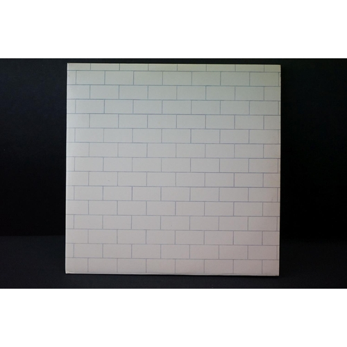 298 - Vinyl - 3 Pink Floyd LP's to include Animals (SHVL 815) non barcode gatefold sleeve, catalogue numbe... 