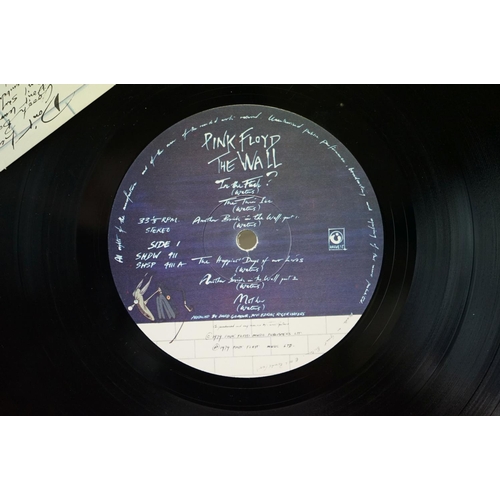 58 - Vinyl - 2 Pink Floyd LP's to include Dark Side Of The Moon (SHVL 804) matrices A-9 / B-8, feelable m... 