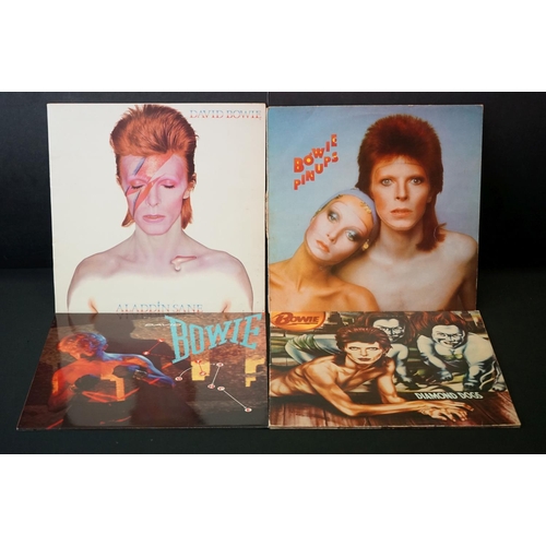 390 - Vinyl - 4 David Bowie LP's to include Aladdin Sane (RS 1001) gatefold sleeve, lyric inner, Victor to... 