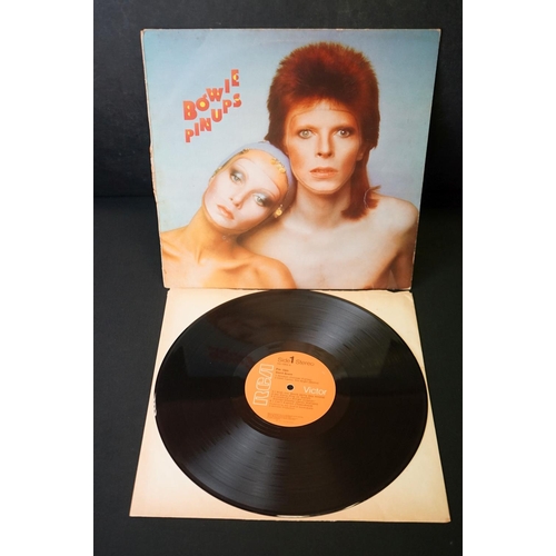 390 - Vinyl - 4 David Bowie LP's to include Aladdin Sane (RS 1001) gatefold sleeve, lyric inner, Victor to... 