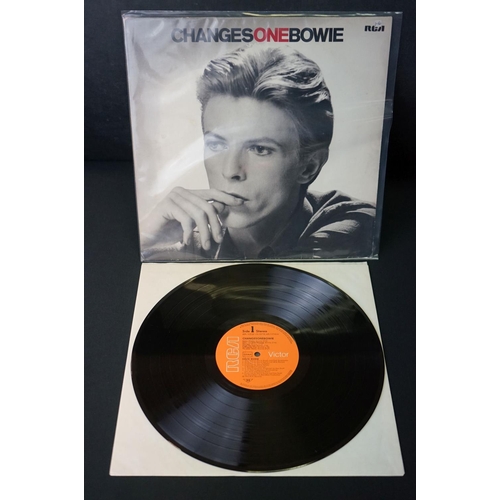 391 - Vinyl - 3 David Bowie LP's to include Diamond Dogs (APL1 0596) orange RCA label, Victor to right, ga... 