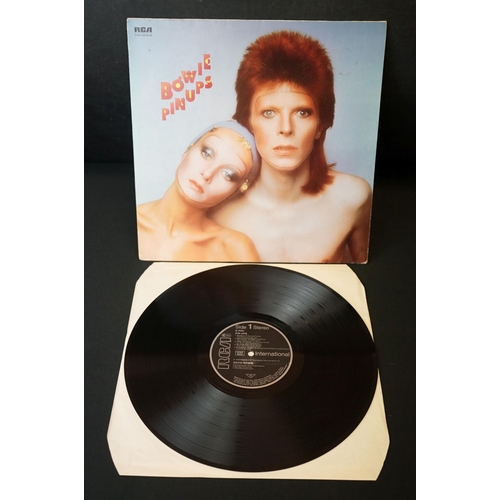 391 - Vinyl - 3 David Bowie LP's to include Diamond Dogs (APL1 0596) orange RCA label, Victor to right, ga... 