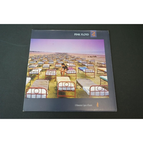 412 - Vinyl - 5 Pink Floyd LP's to include A Collection Of Great Dance Songs, A Momentary Lapse Of Reason,... 