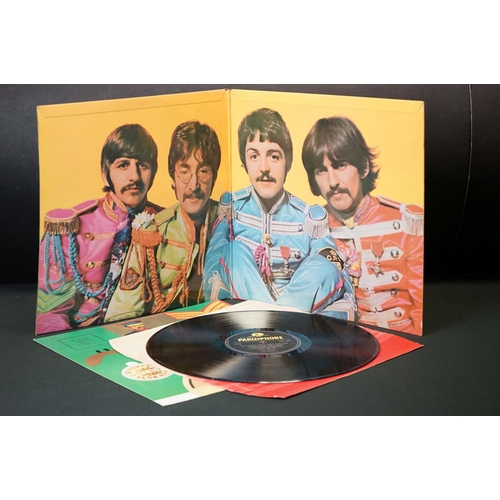 445 - Vinyl - The Beatles Sgt Pepper PMC 7027 mono.  The Gramophone Co Ltd and Sold In UK to label, matric... 