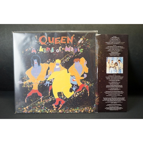 447 - Vinyl - 4 Queen LP's to include Jazz (EMA 788) complete with poster, A Kind Of Magic (EU 3509), The ... 