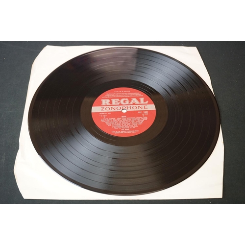 498 - Vinyl - The Move Self Titled (LRZ 1002) Mono, red & silver label with 'Sold in UK'.  Sleeve & Vinyl ... 