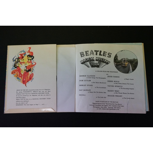 575 - Vinyl & Autograph - The Beatles Magical Mystery Tour (SMMT 1) blue lyric sheet intact, white inners,... 