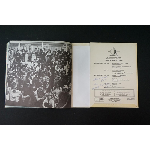 575 - Vinyl & Autograph - The Beatles Magical Mystery Tour (SMMT 1) blue lyric sheet intact, white inners,... 